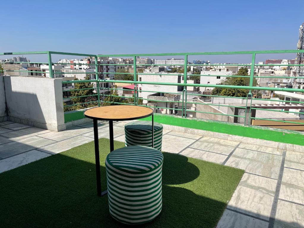 2bhk Luxury Penthouse (the north face) photo