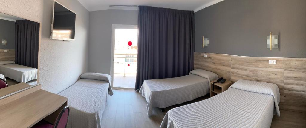 Hotel Reymar Playa — Hotel rooms in Malgrat de Mar, Catalonia