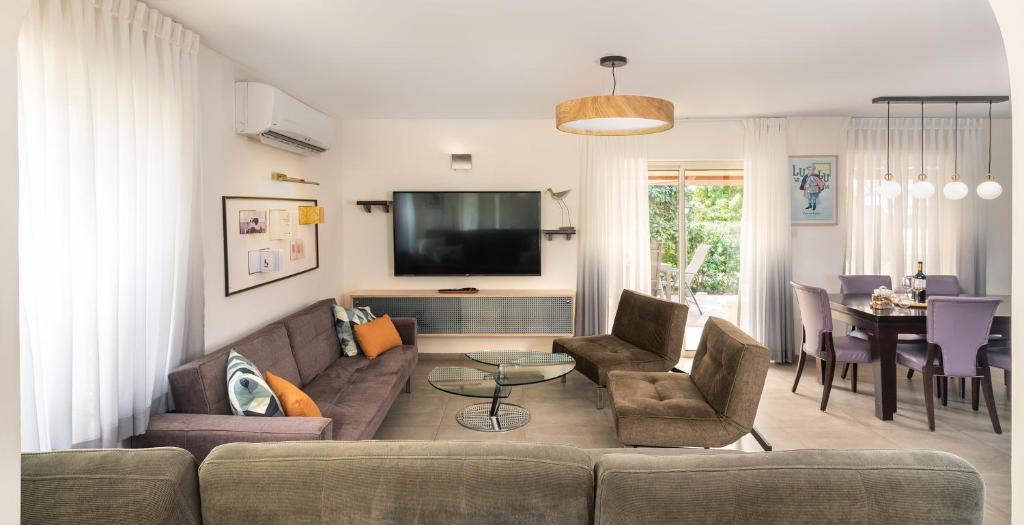 Bar-On Holiday Homes photo