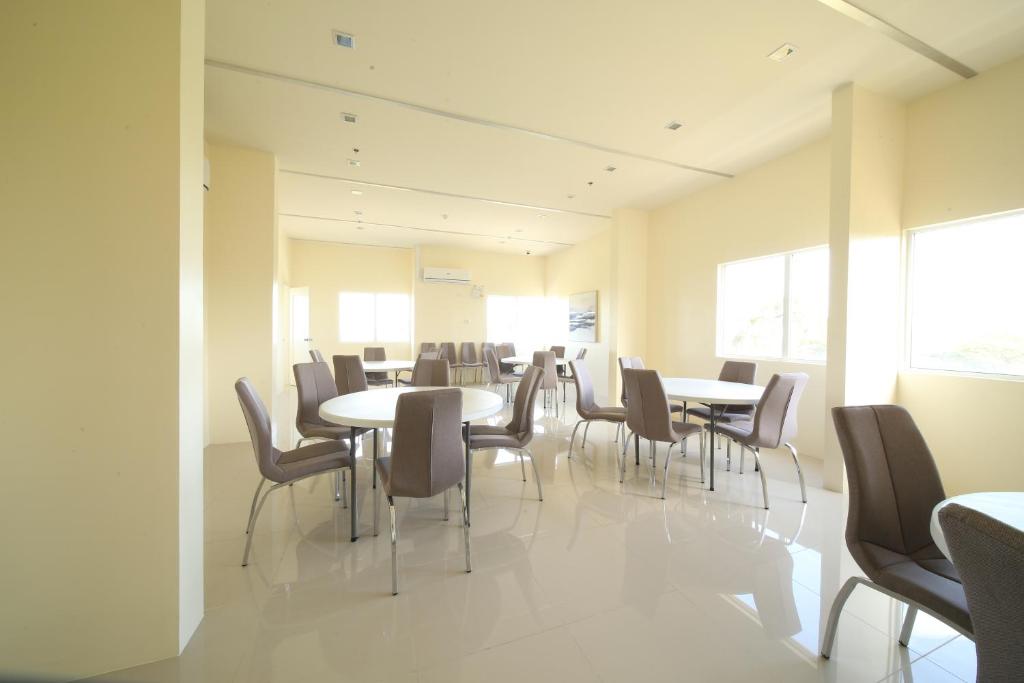 A2J Executive Studio Suite Near Enchanted Kingdom photo