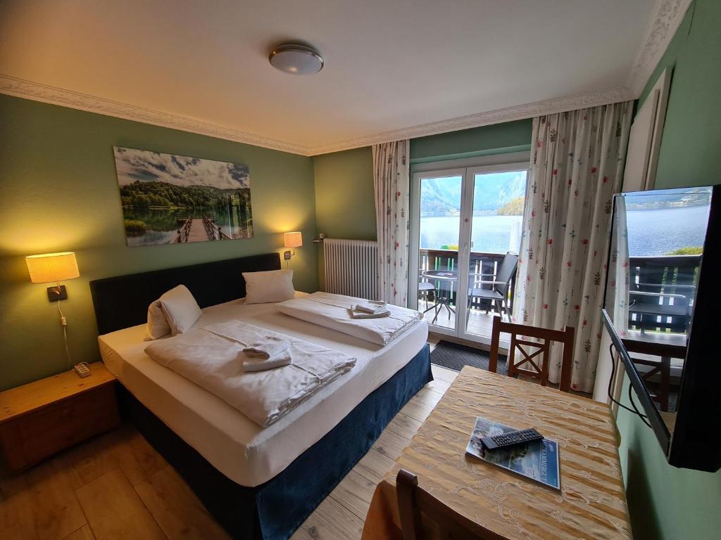 B&B Hallstatt Lake photo