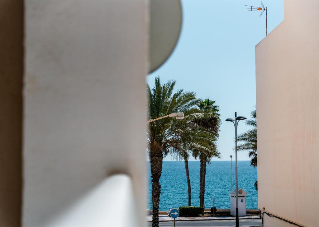 Apartamento con piscina y terraza a 50 metros de la playa - 2