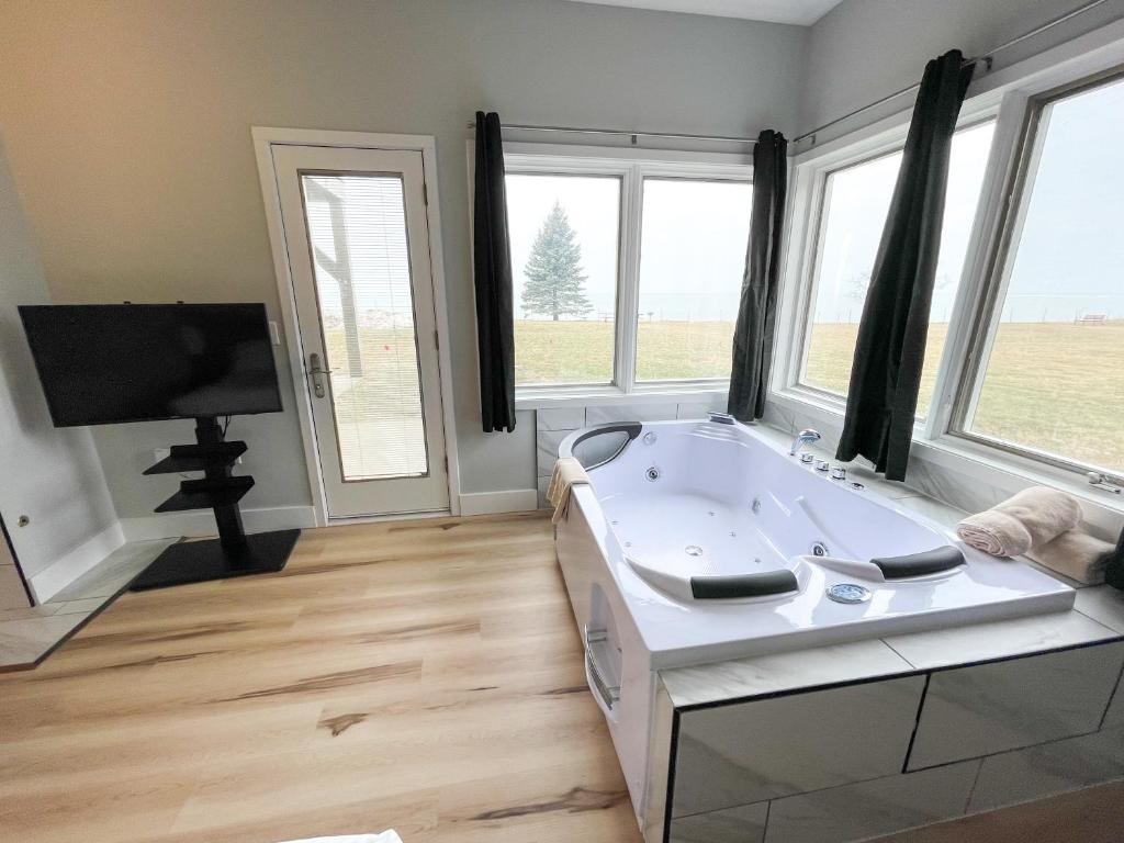 Lake Bluff Inn and Suites photo