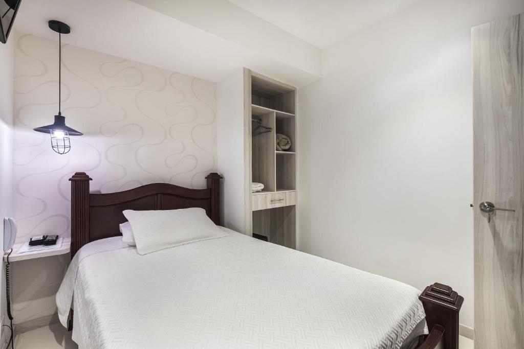3H HOTEL Av 70 photo