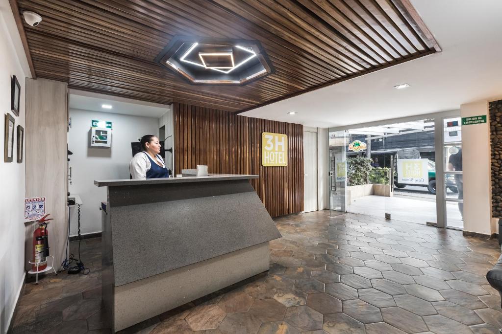 3H HOTEL Av 70 photo