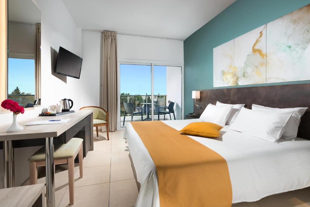 Mayfair Hotel photo