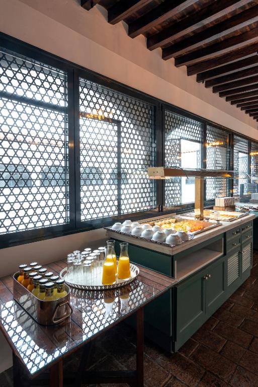 طعام و مشروبات