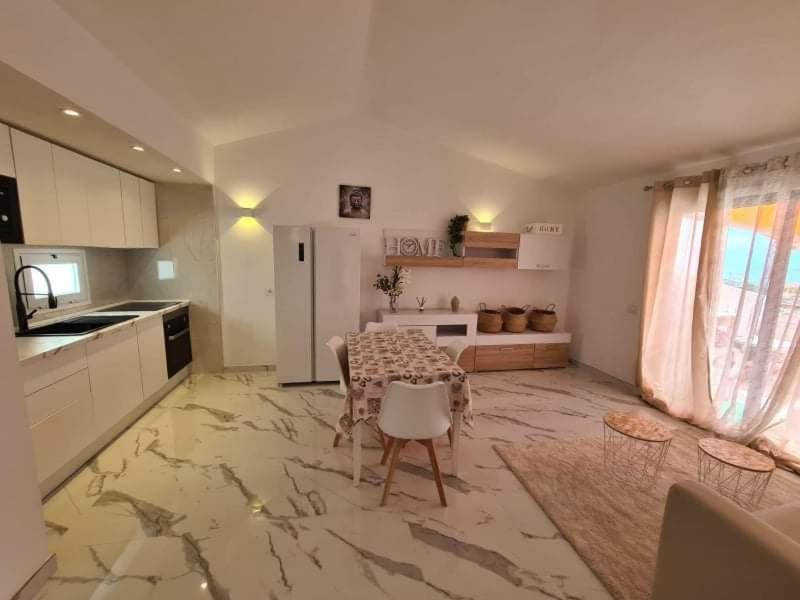 wonderful penthouse with view playa las vistas - 3