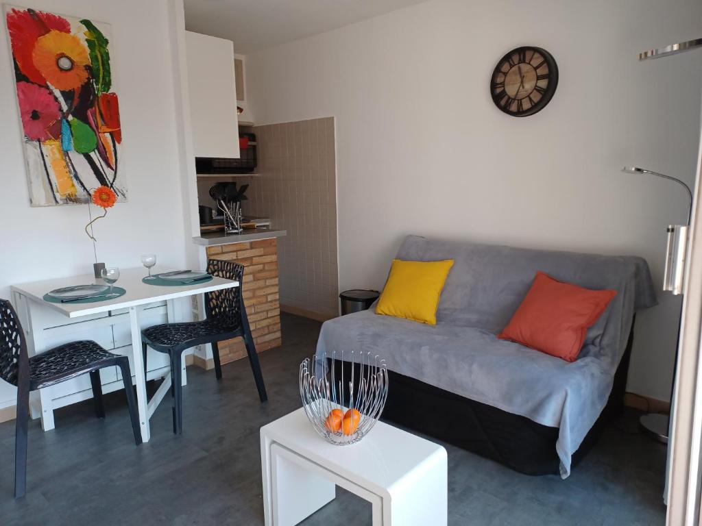 Appart cosy en bord de mer - port Santia Lucia St Raphaël - 4