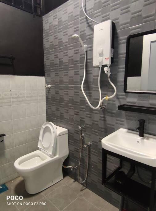 55 homestay 4-bedrooms guesthouse in Bukit Bakri Muar Johor photo
