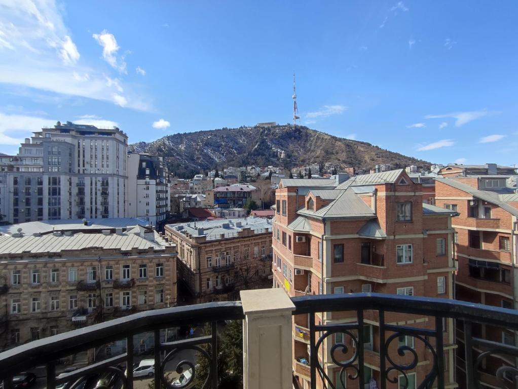 Luxury 4 Bedroom Apartment photo