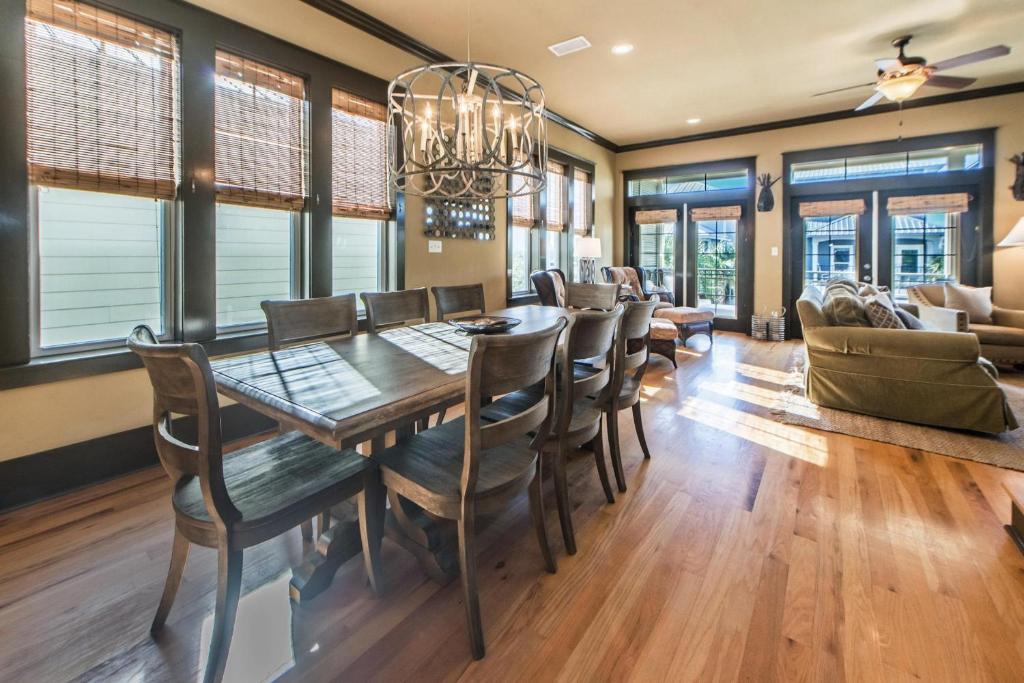 Comfort and Joy, Seacrest