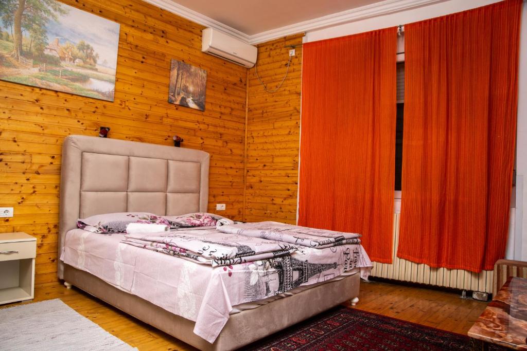 Private ROOMS bathroom Sobe sa kupatilom Centru grada — Hotel in Novi Sad