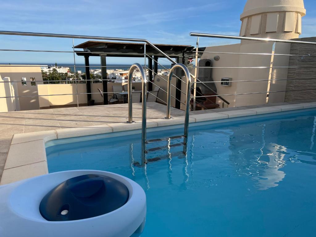 Atico con piscina privada vistas al mar - 2