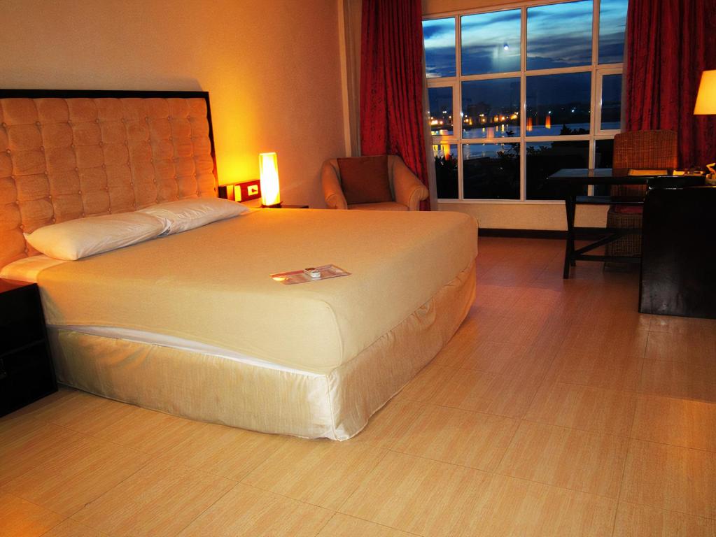 Dulcinea Hotel and Suites photo