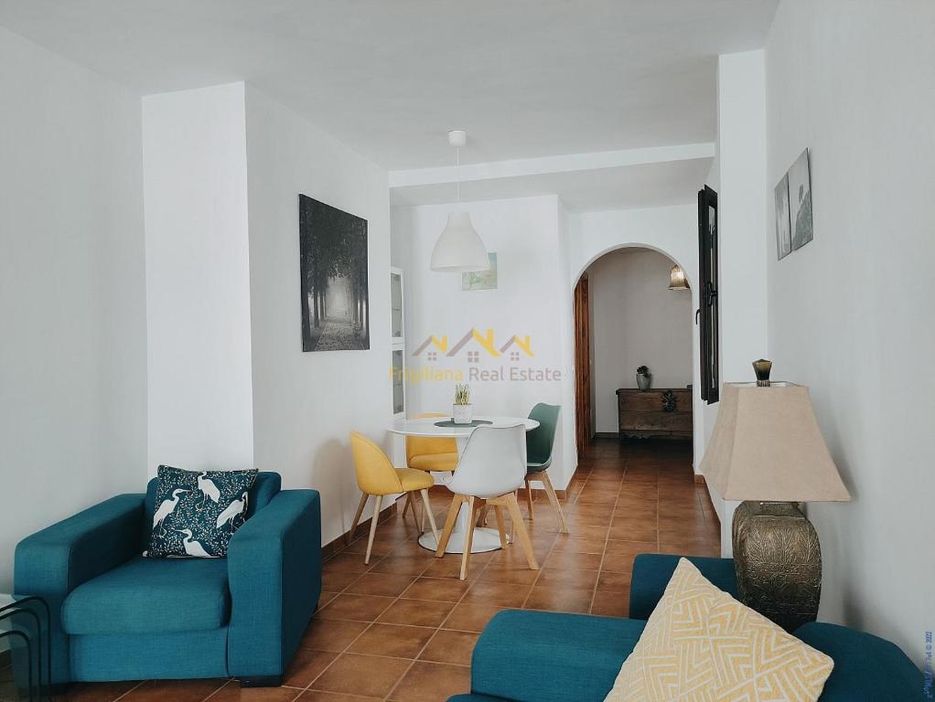 Lovely 2 bedroomed apartment with pool - 5