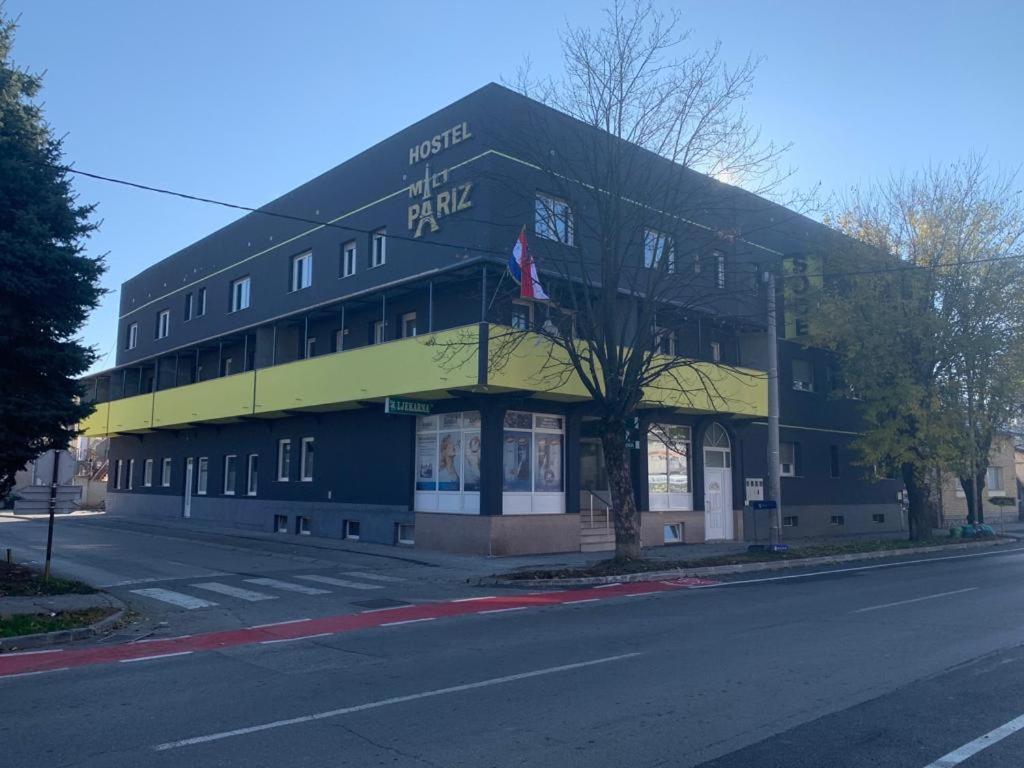 Hostel Mali Pariz — Hotel in Slavonski Brod