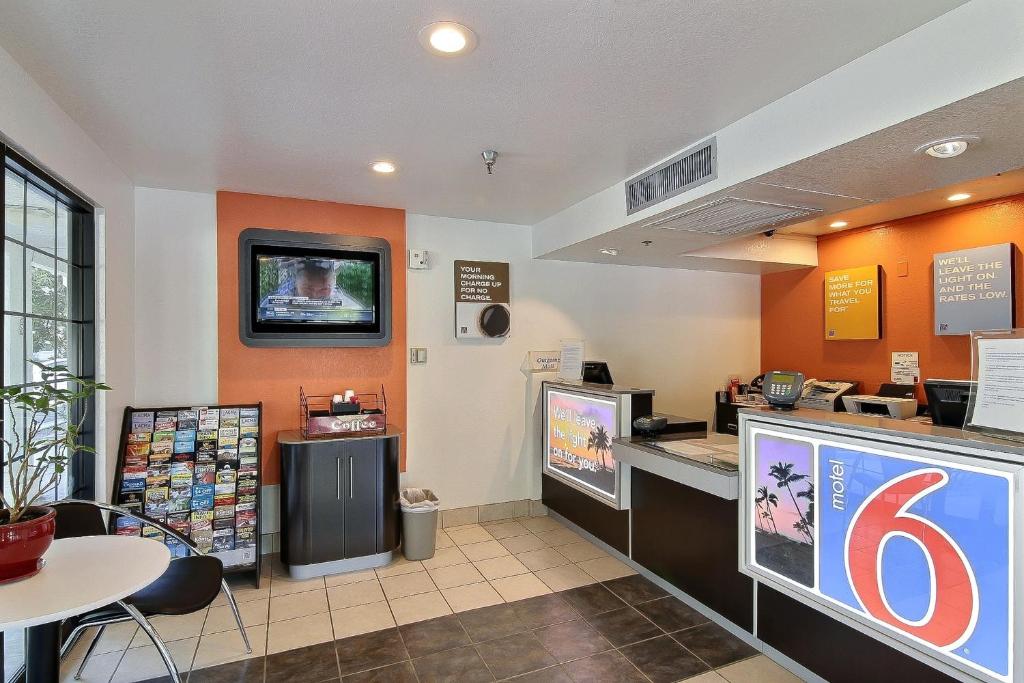 Motel 6-Thousand Oaks, CA photo