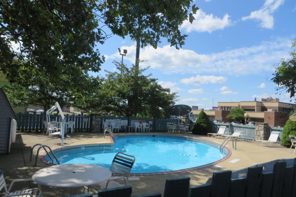 Knights Inn - Canton, OH photo