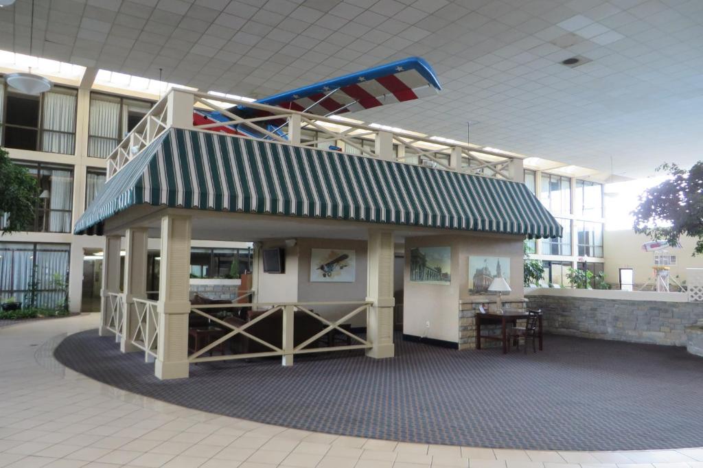 Days Inn by Wyndham Columbus Airport photo