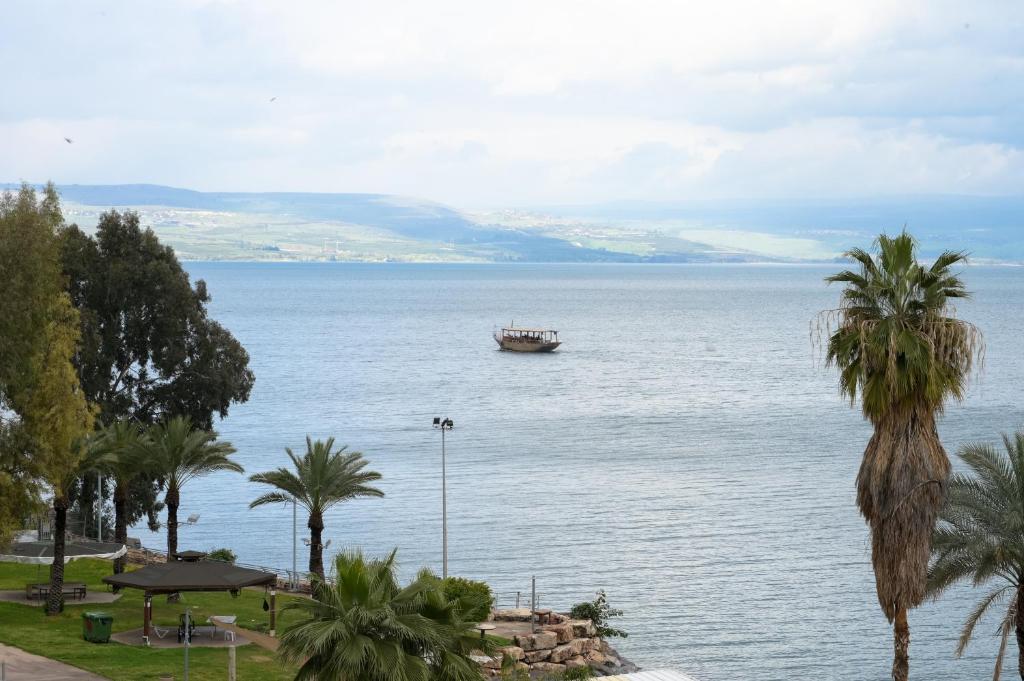 Sea Of Galilee 2Bdrm Apartments in Tiberias - דירות 2 חדרי שינה וסלון עם נוף לכנרת בטבריה photo