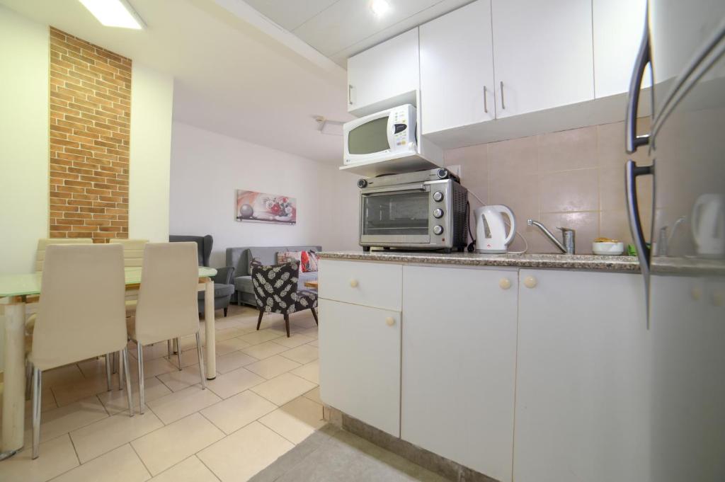 Sea Of Galilee 2Bdrm Apartments in Tiberias - דירות 2 חדרי שינה וסלון עם נוף לכנרת בטבריה