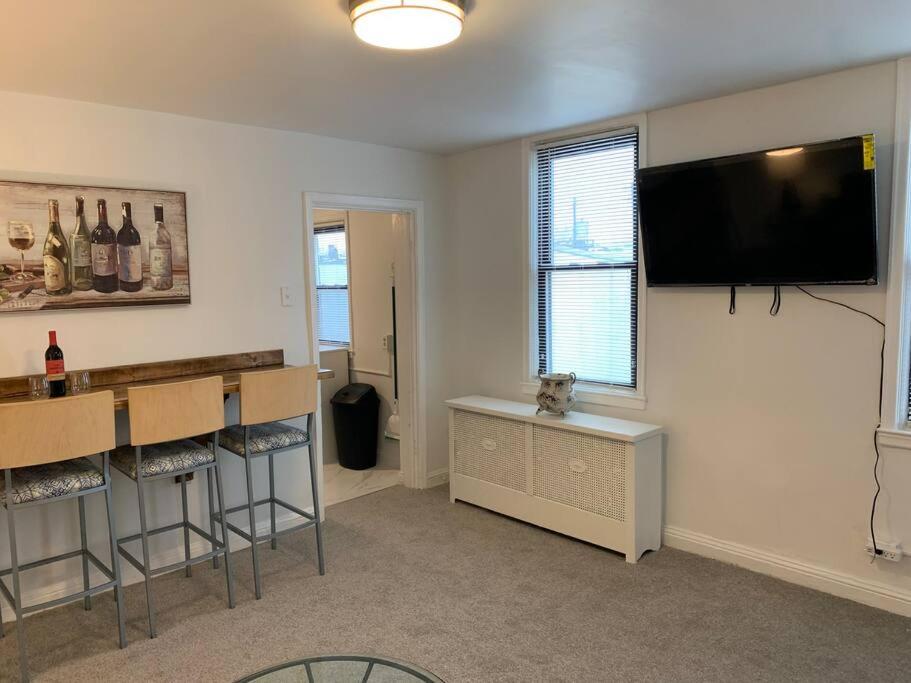 Stylish 2BD/1BA apartment located in Federal Hill photo