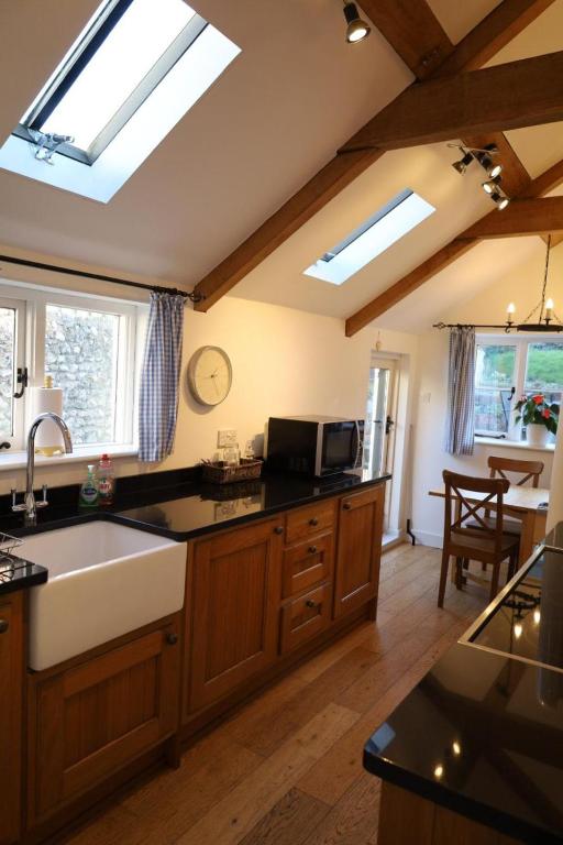 Thatched Cottage, Otterton photo 3