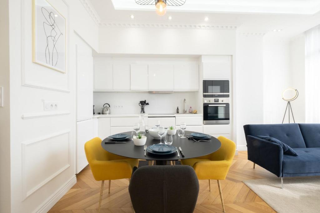 3-Br Apartment in the heart of downtown - 3