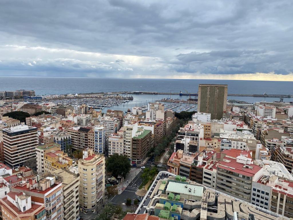 Apartamento 24th floor &amp; sea view — Hotel in Alicante