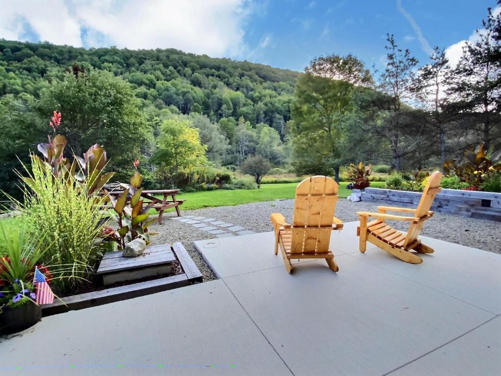 The Maples Apt - King Bed, Pet Friendly, Beautiful Views, Ellicottville