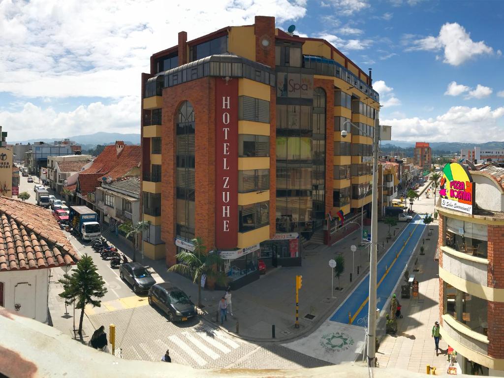 4. HOTEL ZU..