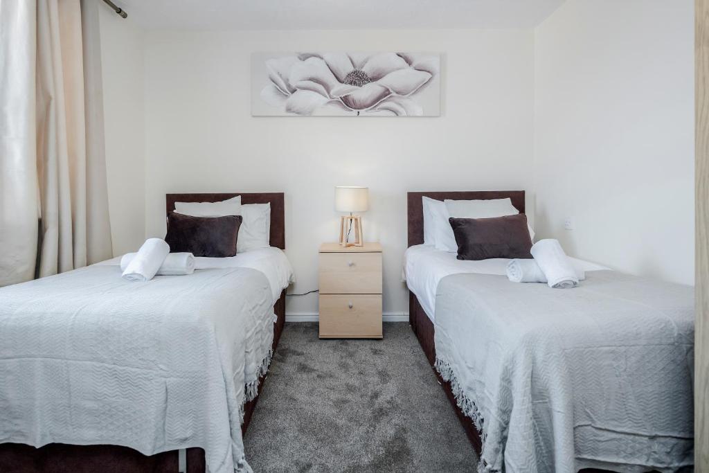 Captivating 3-Bed Apartment in Grays photo