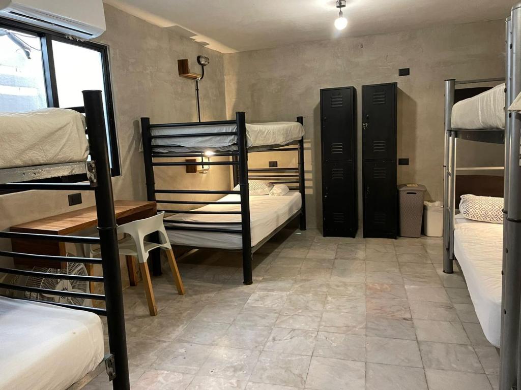 Moloch Hostel & Suites - 3