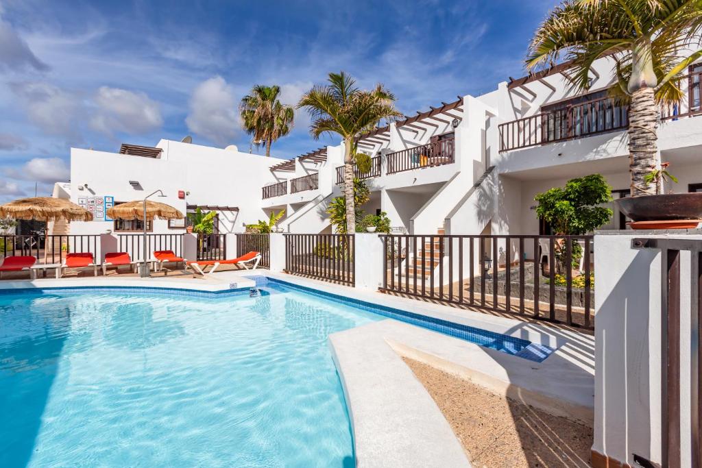 Apartamentos las Lilas — Swimming pool in Puerto del Carmen, Canary Islands