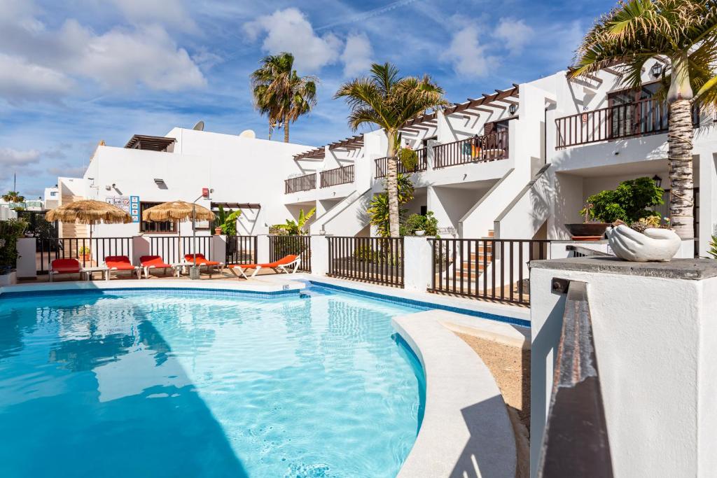 Apartamentos las Lilas — Swimming pool in Puerto del Carmen, Canary Islands