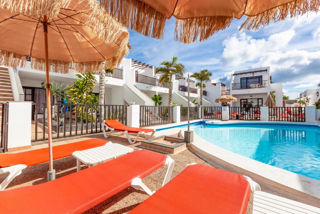 Apartamentos las Lilas — Swimming pool in Puerto del Carmen, Canary Islands