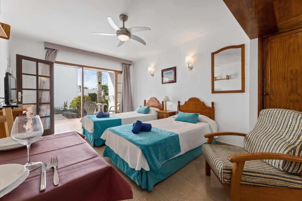 Apartamentos las Lilas — Hotel rooms in Puerto del Carmen, Canary Islands