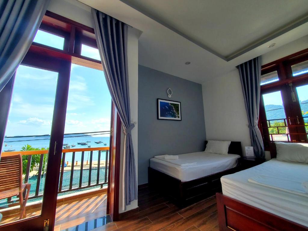 Monkey Homestay & Bar