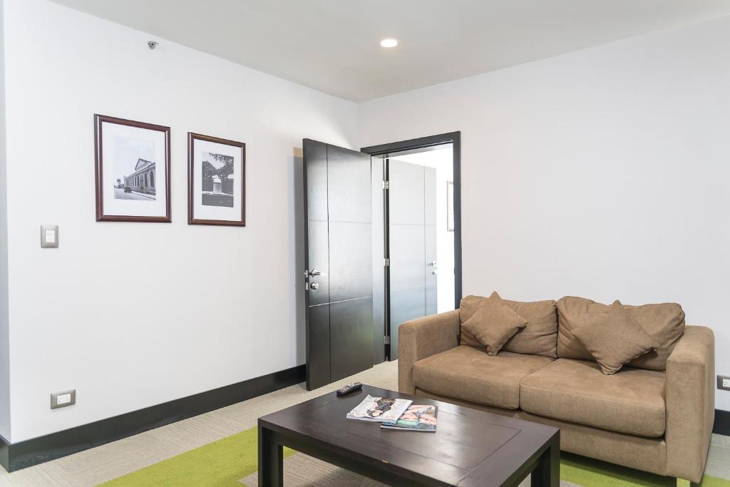 Hotel Trinitarias Suites photo