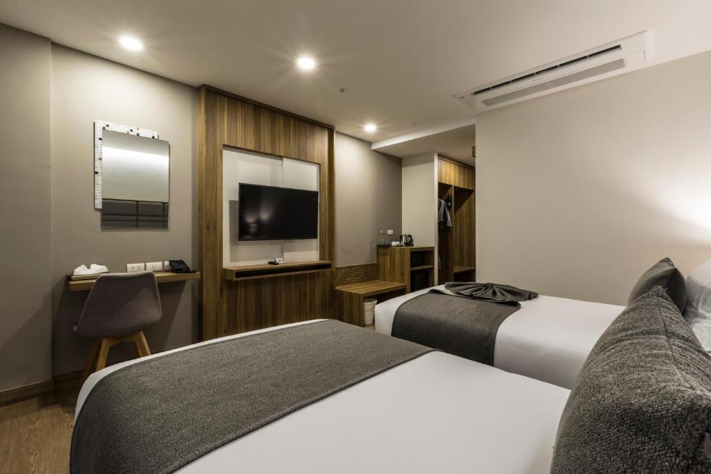 Shared lounge/TV area