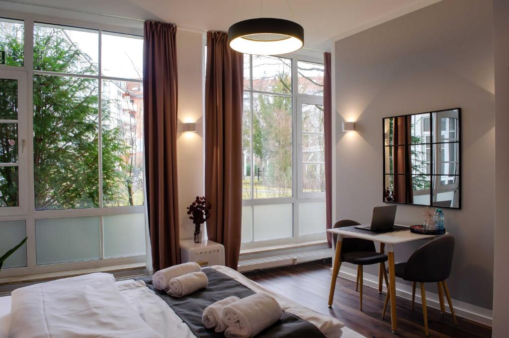 HOMELY STAY Studio 7 - Elegant Self-Check-In Studio for Urban Travelers - 4