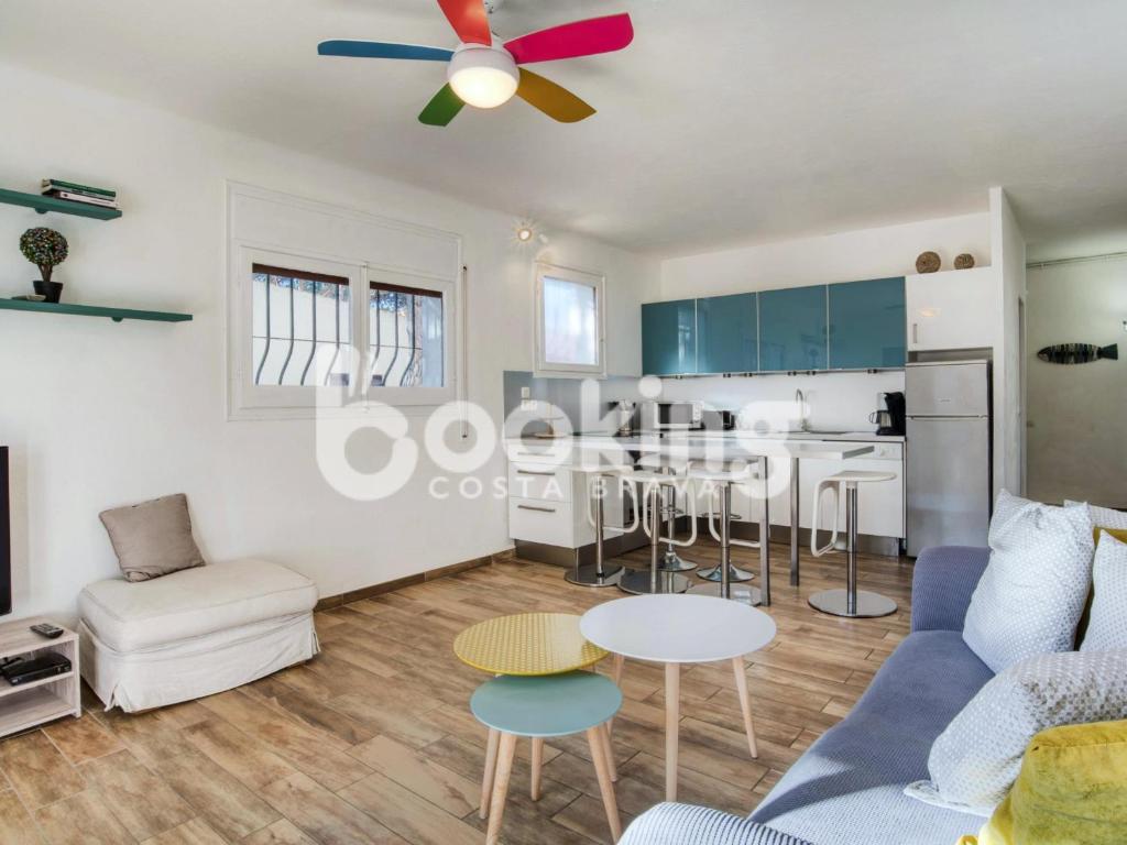 Mar bella Apartament a dos minuts de la platja amb wifi i parking per 6 persones - 1
