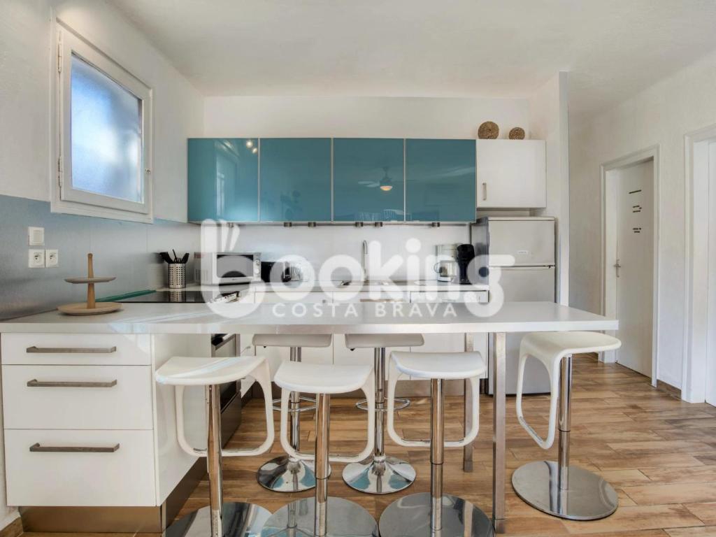 Mar bella Apartament a dos minuts de la platja amb wifi i parking per 6 persones - 2