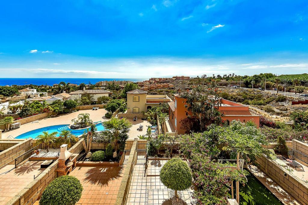Townhouse in Joyas Del Duque - 2