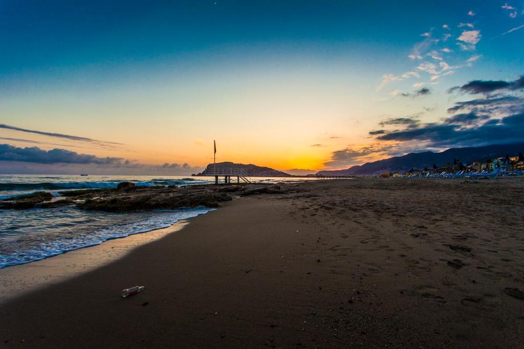 Oba Time Hotel — Beach in Alanya