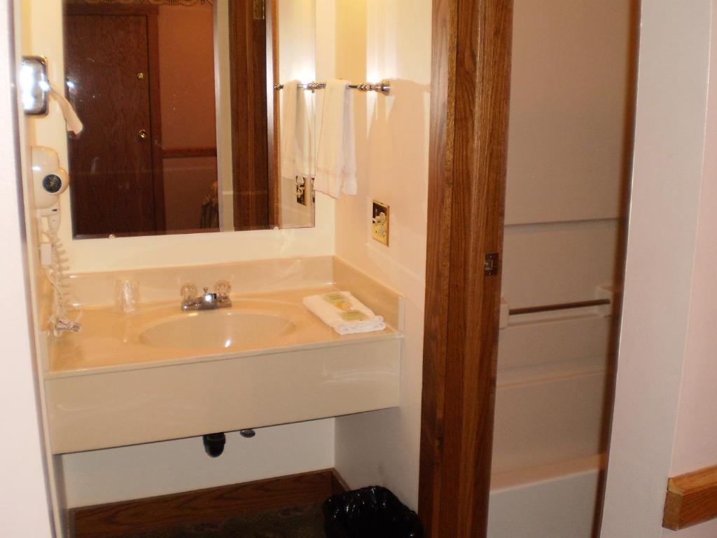 Hotel Millersburg Photo 35