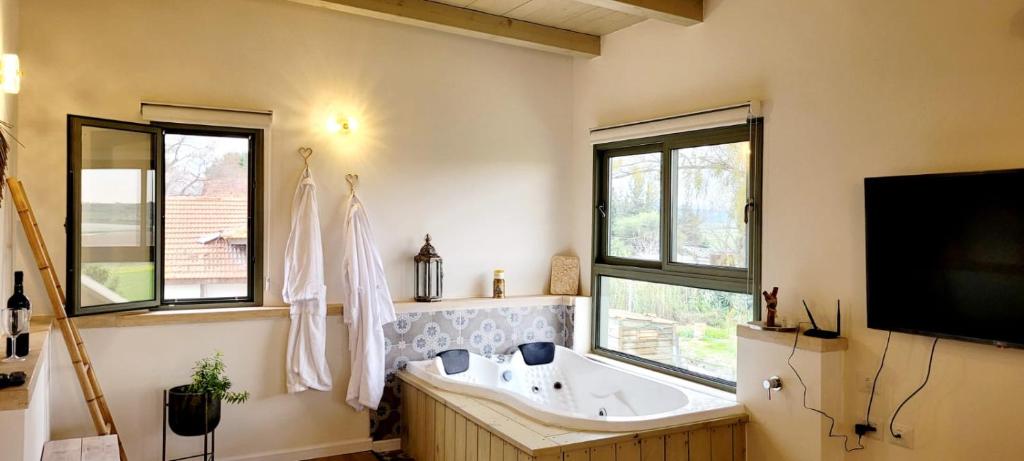 צימר חלון לרקפות zimer Window for primroses עם ג'קוזי לנוף, Tal Shaẖar