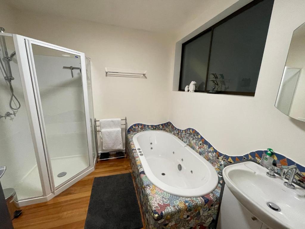 Beachside Taroona with Spa photo
