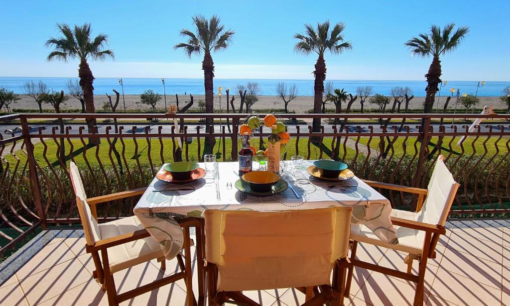 Rainbow Seafront Apartment, Praia a Mare